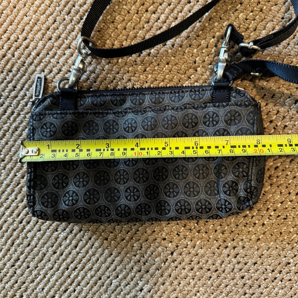 Baggallini Crossbody Purse Wallet Wristlet Gray Geometric Flowers - Picture 7 of 9